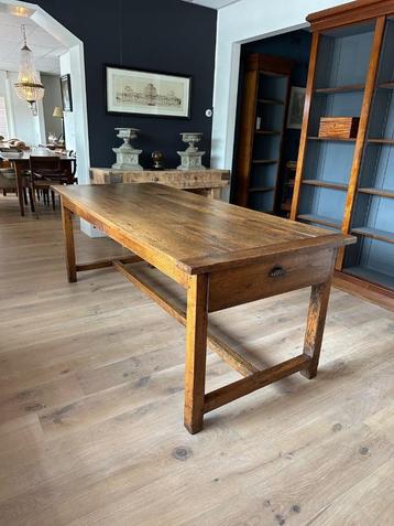 Antieke Franse eiken tafel beschikbaar voor biedingen