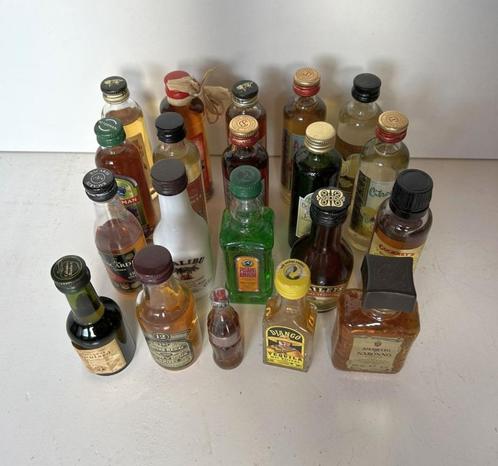 20 Miniatuur Whisky, Cola, calvados ... flesjes - vol, Verzamelen, Complete verzamelingen en Collecties, Ophalen of Verzenden