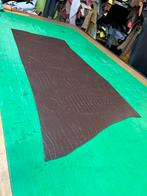 Donker bruin tuigleer 2-2,5 mm dikte soepel met kroko print, Hobby en Vrije tijd, Stoffen en Lappen, Ophalen of Verzenden, Zo goed als nieuw