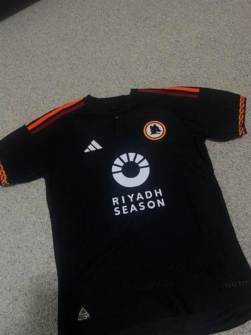 voetbalshirtje as roma beschikbaar voor biedingen