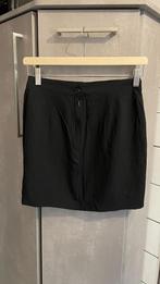 Zijdeachtige lichte korte rok M, Ophalen of Verzenden, Zo goed als nieuw, Zwart, Boven de knie