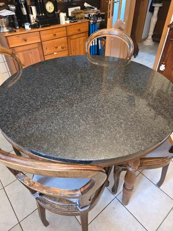 Table ronde chene et granit !  disponible aux enchères