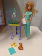 Barbie met baby's en verzorgingstafel, Kinderen en Baby's, Speelgoed | Poppen, Ophalen of Verzenden, Zo goed als nieuw, Barbie