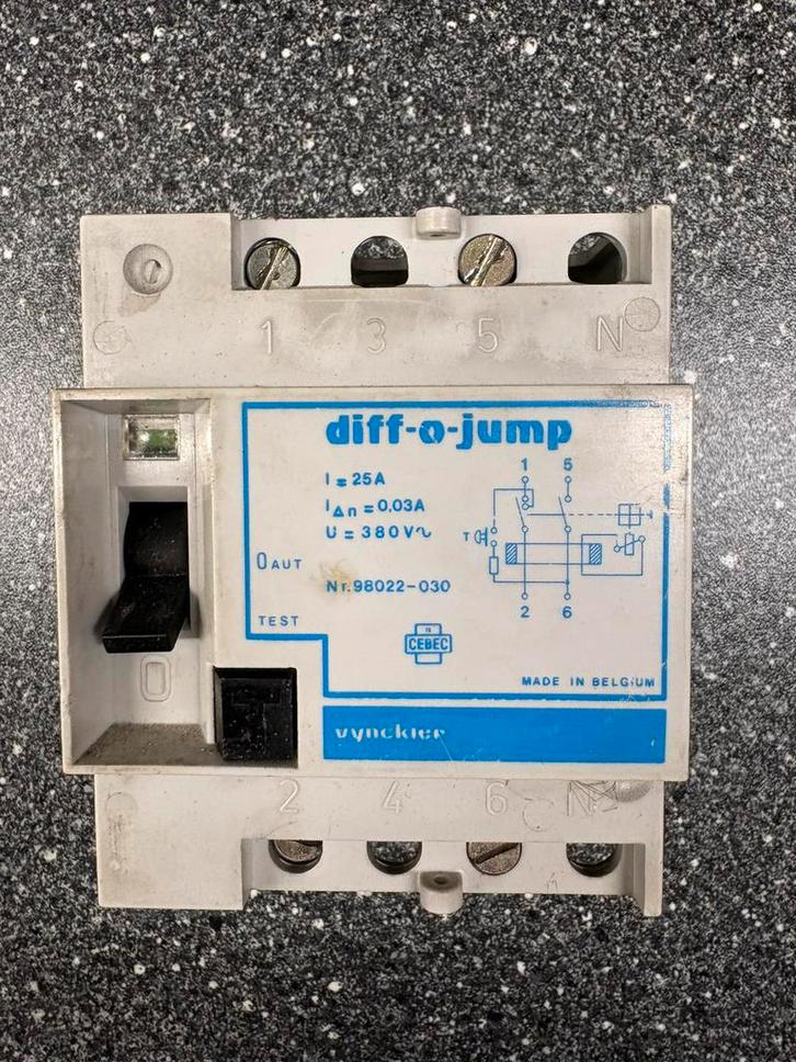 Vynckier Differentieel 25A 300mA, Doe-het-zelf en Bouw, Elektriciteit en Kabels, Zo goed als nieuw, Ophalen