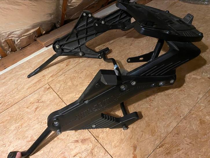 Zij en topkofferrek suzuki bandit 1200 (2003), Motos, Accessoires | Valises & Sacs, Utilisé, Enlèvement ou Envoi