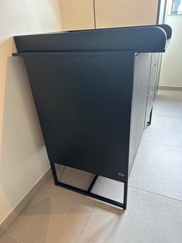 Kinderbed + commode + wandrek beschikbaar voor biedingen