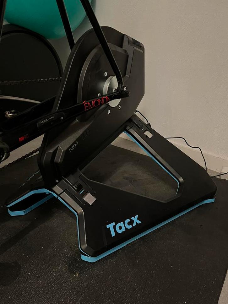 Tacx Neo 2 SE met Motion Plates & cassette, Sport en Fitness, Wielrennen, Zo goed als nieuw, Ophalen of Verzenden