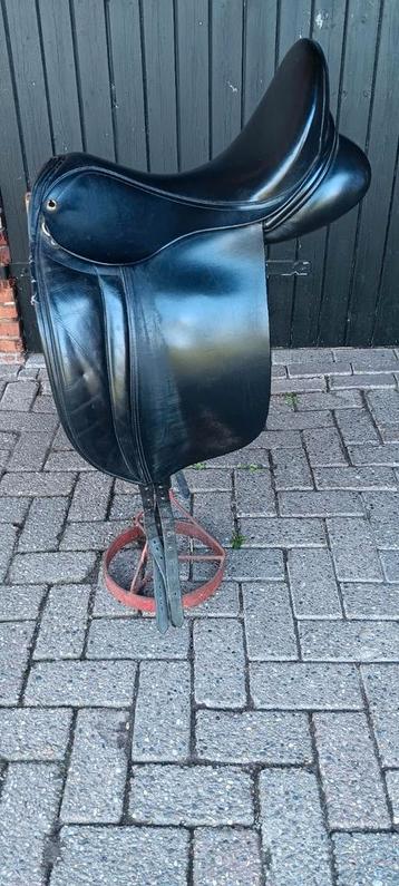 Trophy dressuurzadel 17,5 inch medium boom  beschikbaar voor biedingen