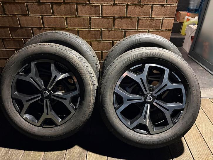 4 jantes et pneus d’origine dacia duster, Auto diversen, Wieldoppen, Zo goed als nieuw, Ophalen