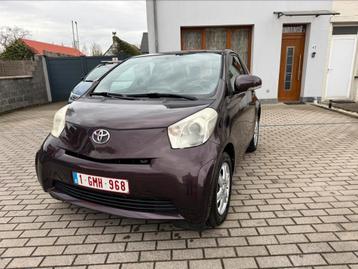 Toyota IQ bj 2010 Benzine  Airco, Auto's, Toyota, 4 zetels, Stof, 50 kW, Zwart