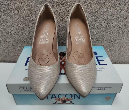 Pumps DESIREE mt 40, Kleding | Dames, Schoenen, Nieuw, Pumps, Overige kleuren, Ophalen of Verzenden