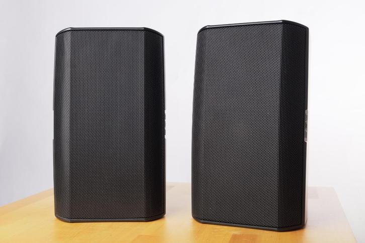QSC AD-S6T luidsprekers, Audio, Tv en Foto, Luidsprekerboxen, Zo goed als nieuw, Front, Rear of Stereo speakers, 120 watt of meer
