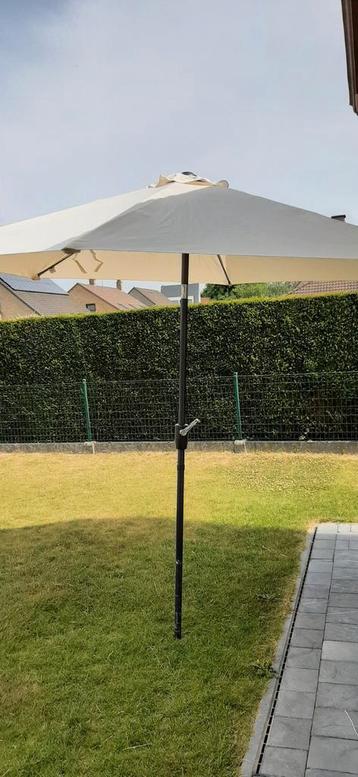 Te koop parasol kleur beige beschikbaar voor biedingen