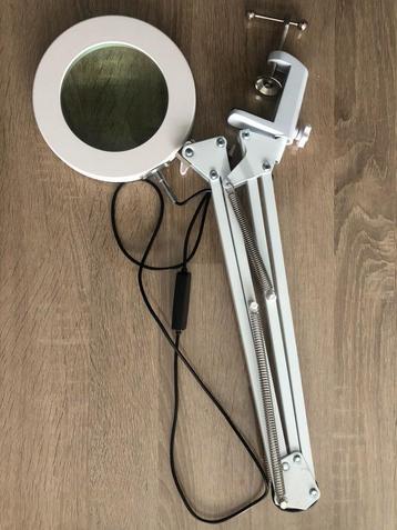 Nieuwe loeplamp met LED-verlichting