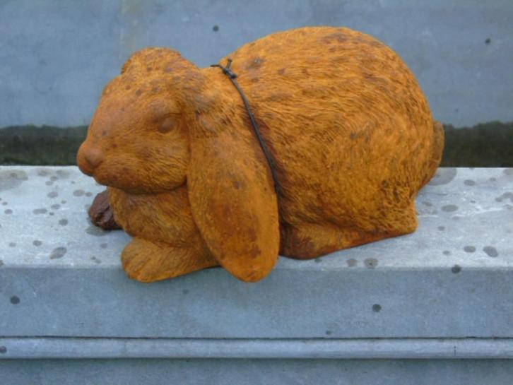 Roestig gietijzeren konijnenbeeld met grote oren, Tuin en Terras, Tuinbeelden, Nieuw, Dierenbeeld, Metaal, Ophalen