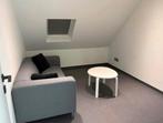 Twee zit + 2 x poefjed + salon tafel, Immo, Appartementen en Studio's te huur