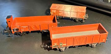 2699. Lot de 3 wagons divers H0 marques diverses. 