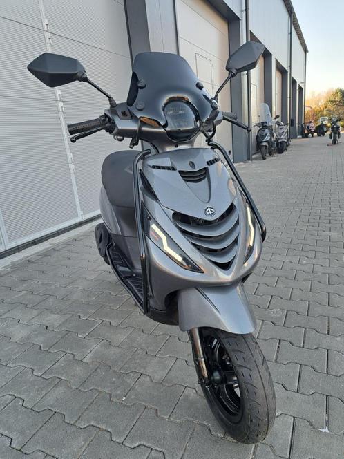 Piaggio Zip 4T Scooter Argaat Grijs LED LED (A-KLASSE), Fietsen en Brommers, Scooters | Yamaha, Zo goed als nieuw, Overige modellen