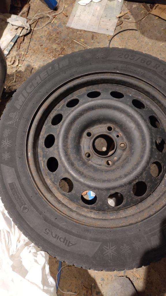 pneus hiver 205/60 R16 96H pour C4 Picasso (entre autres), Autos : Pièces & Accessoires, Pneus & Jantes, Pneu(s), Pneus hiver