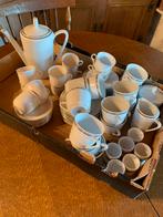 Wit servies met gouden randje., Ophalen