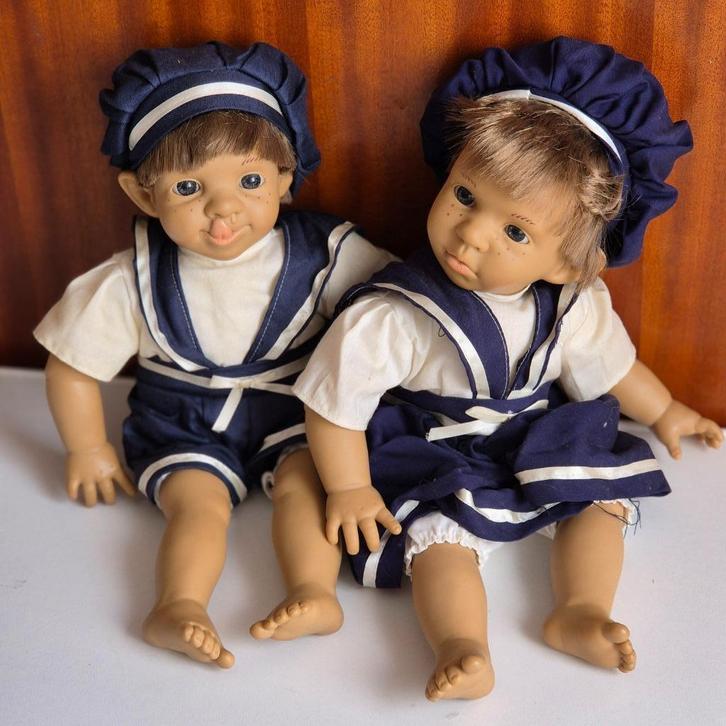 Tweeling Spaanse Karakterpopjes, Verzamelen, Poppen, Zo goed als nieuw, Pop, Ophalen