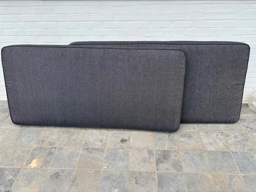 2 Grijze zitkussens of matras voor buitenmeubels, Tuin en Terras, Tuinmeubel-accessoires, Zo goed als nieuw, Ophalen