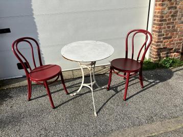 2 chaises de bistrot + table
