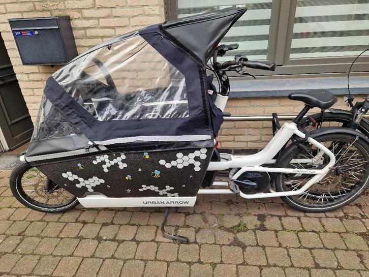 Urban arrow family + toebehoren, Fietsen en Brommers, Fietsen | Bakfietsen, Gebruikt, Overige merken, 3 kinderen, Elektrisch, Huif