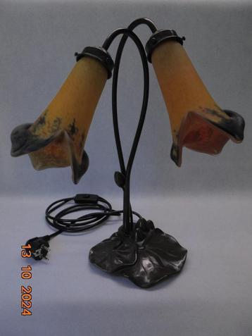 "Art Deco" stijl lamp met 2 originele -Art de France- kelken beschikbaar voor biedingen