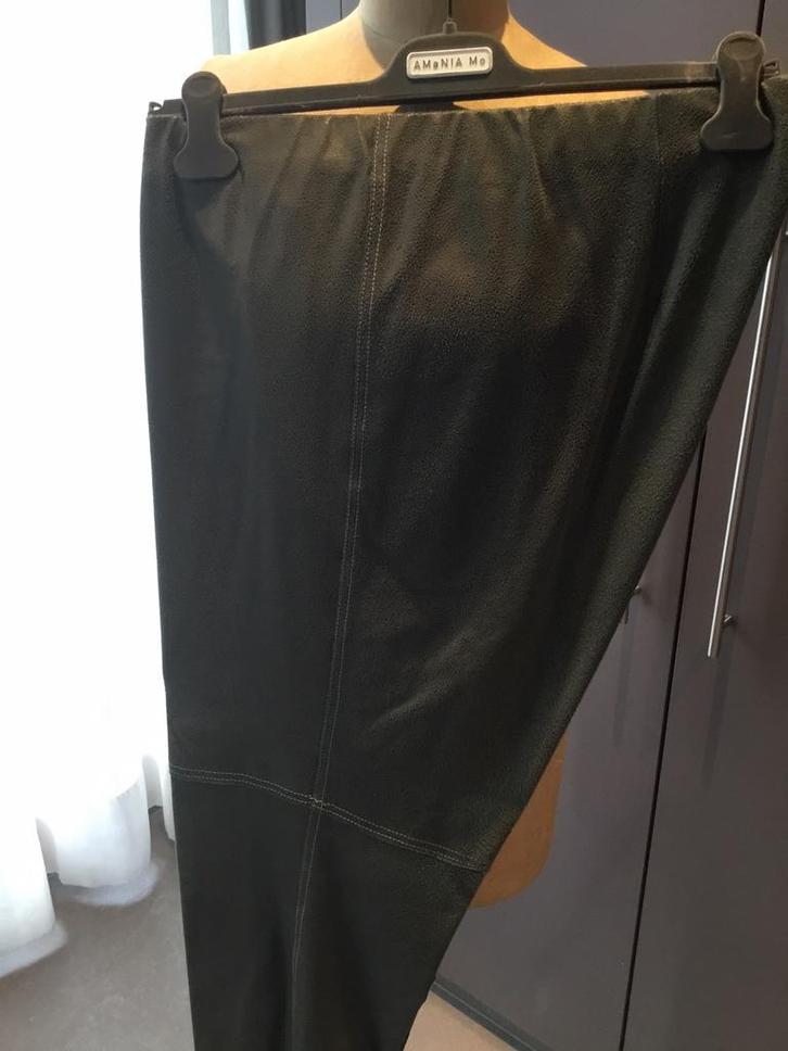 Prachtige faux leather broek van VERPASS, maat 52, Kleding | Dames, Grote Maten, Zo goed als nieuw, Broek of Spijkerbroek, Groen
