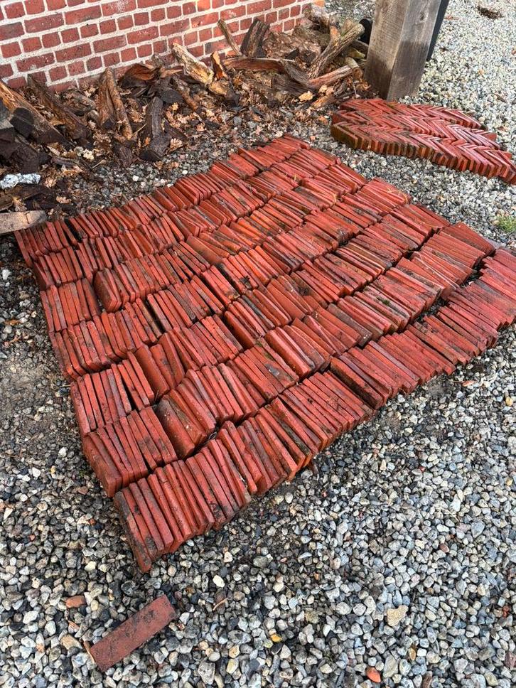 Une brique rouge éteint un feu de campagne, Bricolage & Construction, Briques, Neuf, Enlèvement