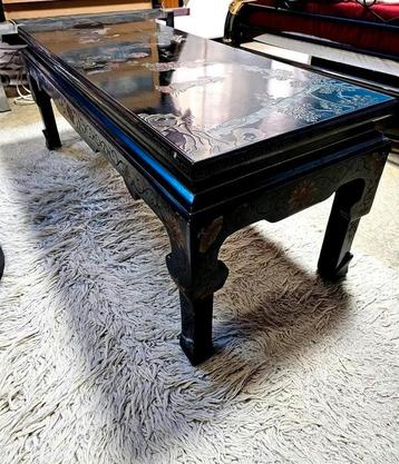 Kathmandu-tafel.  beschikbaar voor biedingen
