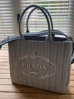 Handtas model Prada, Handtassen en Accessoires, Tassen | Damestassen, Nieuw, Grijs, Ophalen of Verzenden