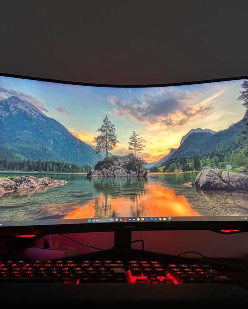 Samsung gaming monitor 240Hz, Computers en Software, Monitoren, Zo goed als nieuw, 201 Hz of meer, DisplayPort, HDMI, USB-C, VGA