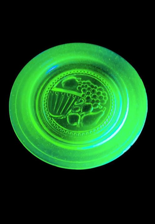 Uranium bordje, Antiek en Kunst, Antiek | Glaswerk en Kristal, Ophalen of Verzenden
