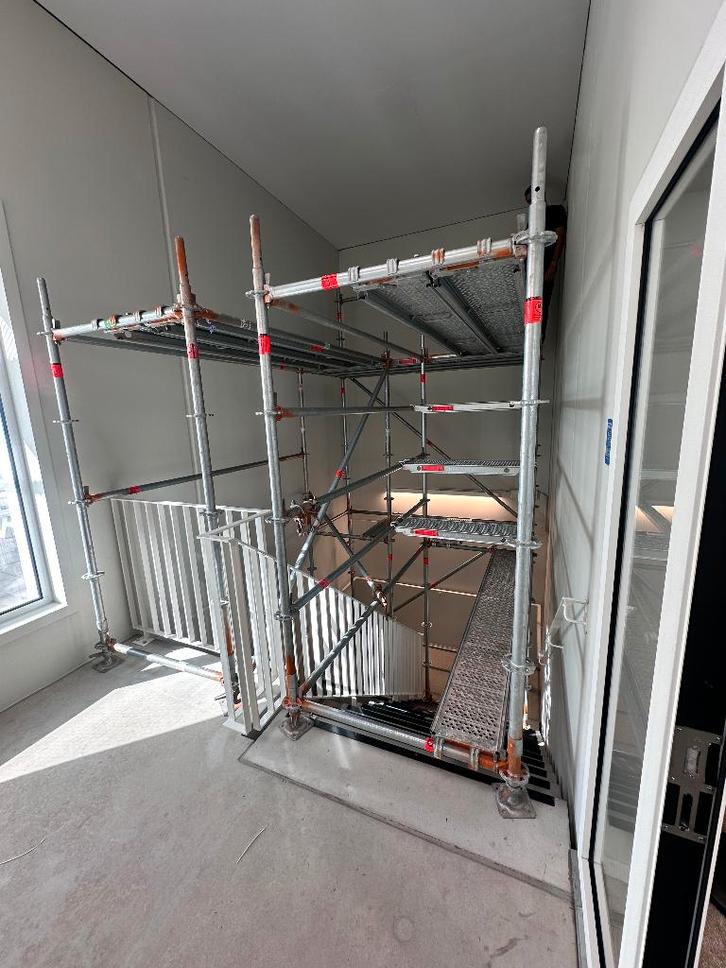 stelling, Doe-het-zelf en Bouw, Steigers, Zo goed als nieuw, Gevelsteiger, 5 meter of hoger, Ophalen