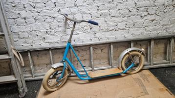 Vintage step met ballon bandjes beschikbaar voor biedingen