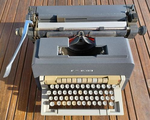 Machine à écrire vintage Olivetti Linea 98, Divers, Machines à écrire, Utilisé, Enlèvement