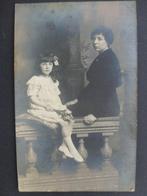 oude prentkaart foto meisje met dame 1916, Verzamelen, Postkaarten | Themakaarten, Verzenden, Voor 1920, Gelopen, Kinderen