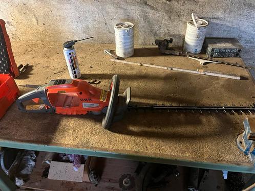Husqvarna accu heggenschaar, Tuin en Terras, Hand-tuingereedschap, Zo goed als nieuw, Ophalen