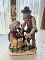 Porseleinen beeldje oud koppel, Verzamelen, Beelden en Beeldjes, Ophalen, Zo goed als nieuw