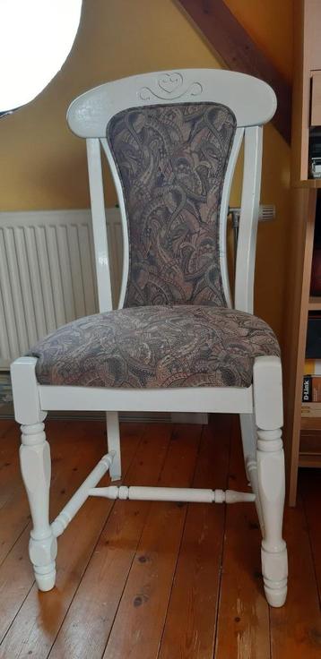 Eiken stoelen beschikbaar voor biedingen