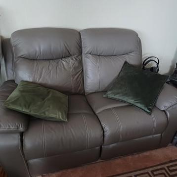 Leder salon te koop beschikbaar voor biedingen