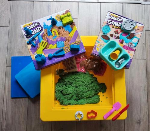 Kinetisch zand, in handige speeltafel, Kinderen en Baby's, Speelgoed | Overig, Gebruikt, Ophalen
