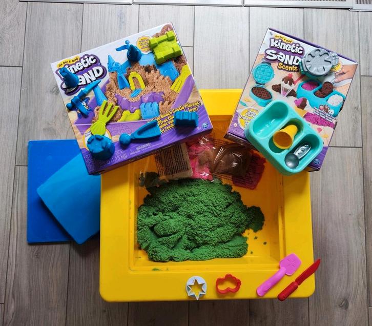 Kinetisch zand, in handige speeltafel, Kinderen en Baby's, Speelgoed | Overig, Gebruikt, Ophalen