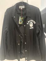 Een BATHING APE „coach college” jas nieuw met label, Ophalen, Maat 48/50 (M), Zwart, Nieuw