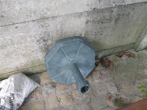 2 parasolvoeten in beton omhulsel kunststof, Tuin en Terras, Overige Tuin en Terras, Gebruikt, Ophalen