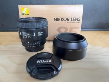 Nikon AF-D 85 + AF-50 + MB-D16 + N-AF extension tube + TC-14 beschikbaar voor biedingen