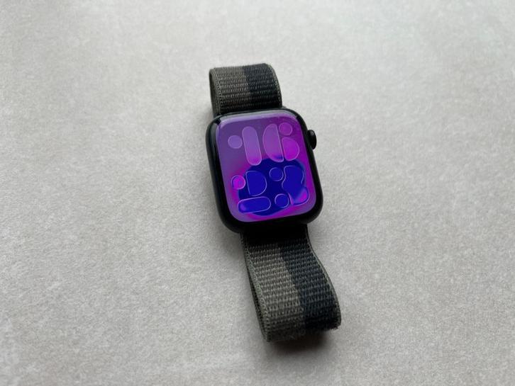 Apple Watch Series 7 (GPS) • 45‑mm inktblauw_aluminium, Handtassen en Accessoires, Smartwatches, Gebruikt, iOS, Blauw, Calorieverbanding