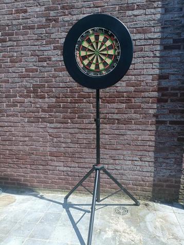 Winmau blade 5 + staander, Enlèvement, Comme neuf